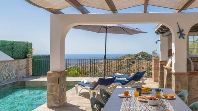 Breakfast on the terrace with sea views